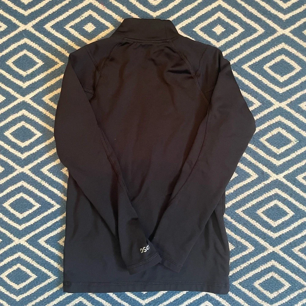 Boys small 8/9 DSG black long sleeve rash guard swim shirt